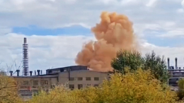 Оранжевый дым поднялся над металлургическим заводом в Челябинске