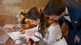 Свадебный переполох: как фамилия влияет на судьбу и стоит ли менять ее после свадьбы