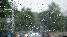Грязевые потоки хлынули по улицам городов в Приморье на фоне проливных дождей