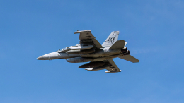 Истребитель США F-18 упал возле базы морской пехоты в Сан-Диего