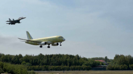 Минпромторг: импортозамещенный SJ-100 совершил первый полет