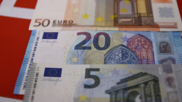 Курс евро превысил 104 рубля впервые с 16 августа