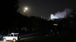 Очевидцы сообщают о взрывах и пожаре в районе аэропорта в Пскове