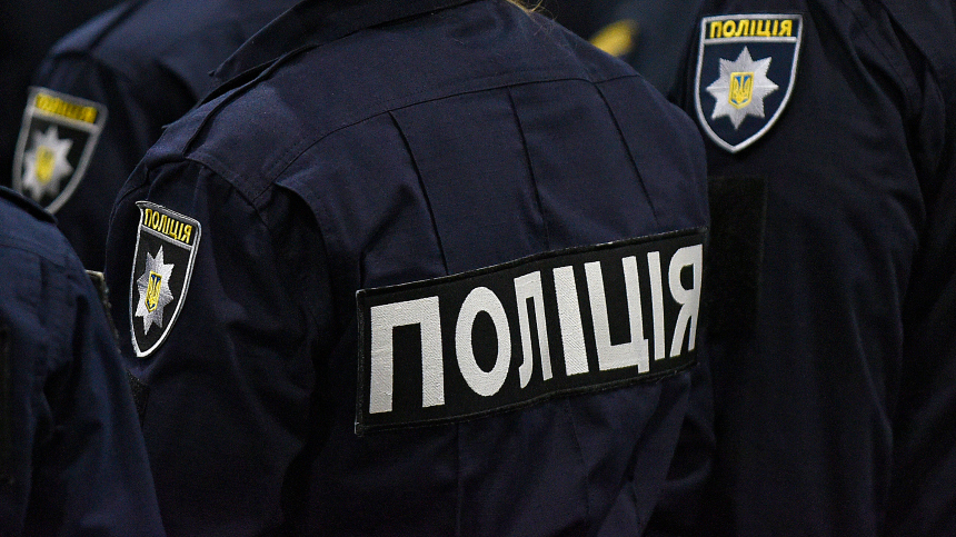 На Украине полицейский застрелил водителя на глазах у семьи
