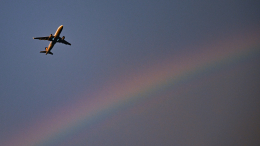 В небе над Варшавой: поляков удивил маршрут самолета, летевшего в Москву