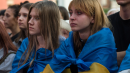 Ненависть и домогательства: как на самом деле живется украинским беженцам в ЕС