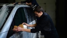 Обман или лайфхак: можно ли очистить кузов с помощью автомобильной глины
