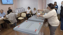 Выборы депутатов новых регионов РФ проходят на избирательном участке в Москве