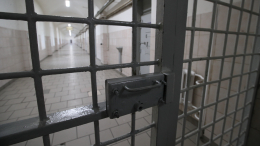 Осужденный за смертельное ДТП мужчина сбежал из колонии в Свердловской области