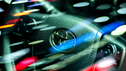 Toyota опубликовала новый тизер премиум-кроссовера Century