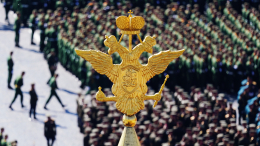 Государственный герб России: почему у орла две головы и откуда он «прилетел»