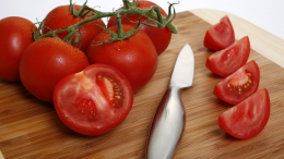 Сеньор-помидор: почему резанный овощ категорически нельзя хранить в холодильнике