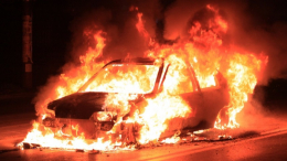 В Ростове-на-Дону в результате атаки беспилотников повреждены автомобили