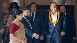 С музыкой и танцами: Лавров прилетел в Нью-Дели на саммит G20
