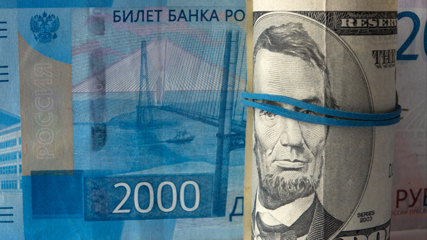 Курс доллара опустился ниже 97 рублей впервые с сентября