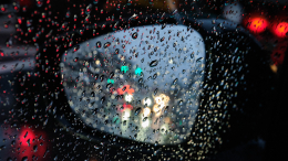Спасение в непогоду: как защитить боковые зеркала авто от снега и дождя