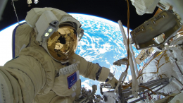 По новой программе: когда российские космонавты планируют выйти в открытый космос