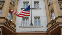 Посольство США в РФ пообещало ответить на высылку двух дипломатов из Москвы