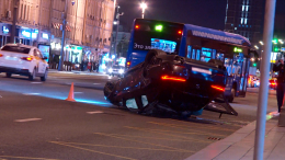 Люксовая иномарка сделала сальто на скорости в центре Москвы