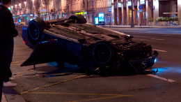 Виновником ДТП в центре Москвы стал угнавший люксовую машину автомойщик