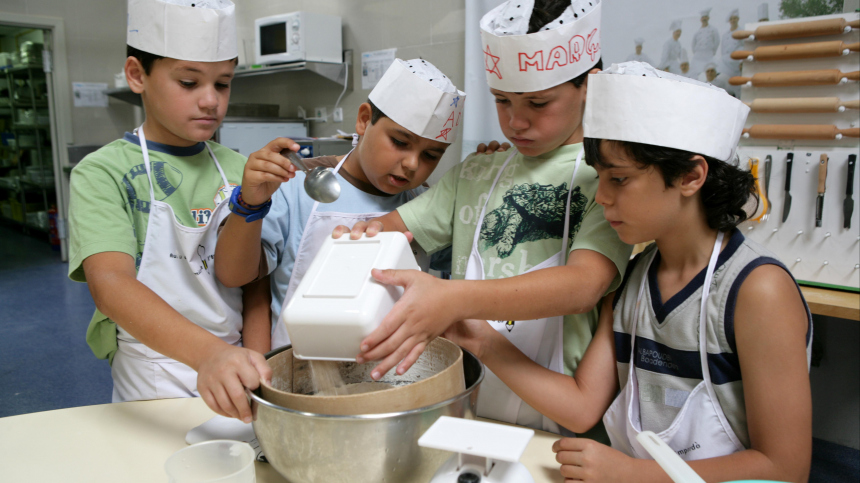 Французских школьников хотят научить готовить в целях экономии