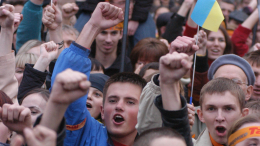 В Киеве и Львове проходят митинги против растраты бюджетных средств
