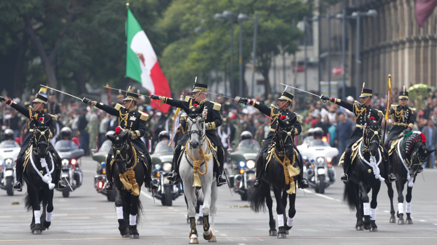 «Щелчок по носу»: почему Мексика не пустила на парад США и пригласила Россию