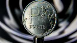 Путин поручил своевременно принимать меры для укрепления рубля