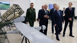 Путин поздравил работников оборонного комплекса с Днем оружейника