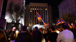 Количество митингующих у посольства России в Ереване сократилось вдвое