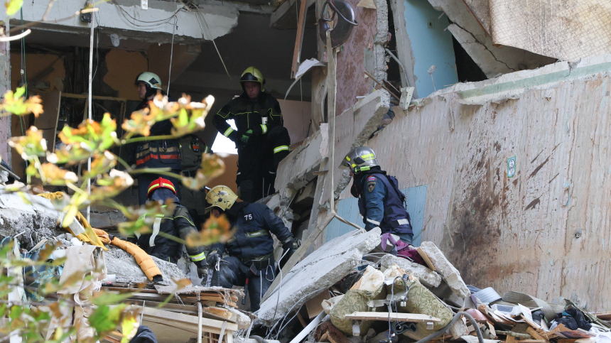 Два спасателя погибли при повторном обрушении аварийного дома в Балашихе