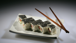 «Серьезно лихорадит»: почему суши станут дороже на фоне подешевевшего лосося