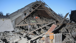 Дым, пепел и обломки: ВСУ уничтожили жилой дом в Ясиноватой в ДНР