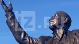 «Понять его сущность»: памятник Моисееву на Троекуровском кладбище назвали самым красивым