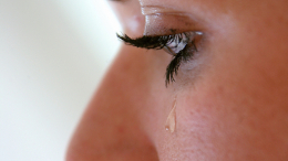 Слезы очищения: почему женщинам нужно плакать 30 сентября