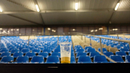 Опасный момент? Пиво совершает «камбэк» на российские стадионы