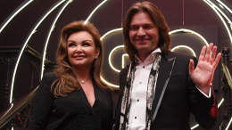 Дмитрий Маликов посетил модное событие вместе с женой