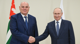 Путин провел встречу с президентом Абхазии