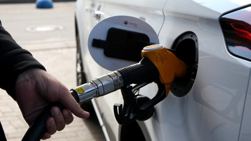 ФАС потребовала снизить цены на топливо на АЗС