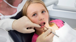 Чтобы зубки не болели: с какого возраста нужно водить детей к стоматологу