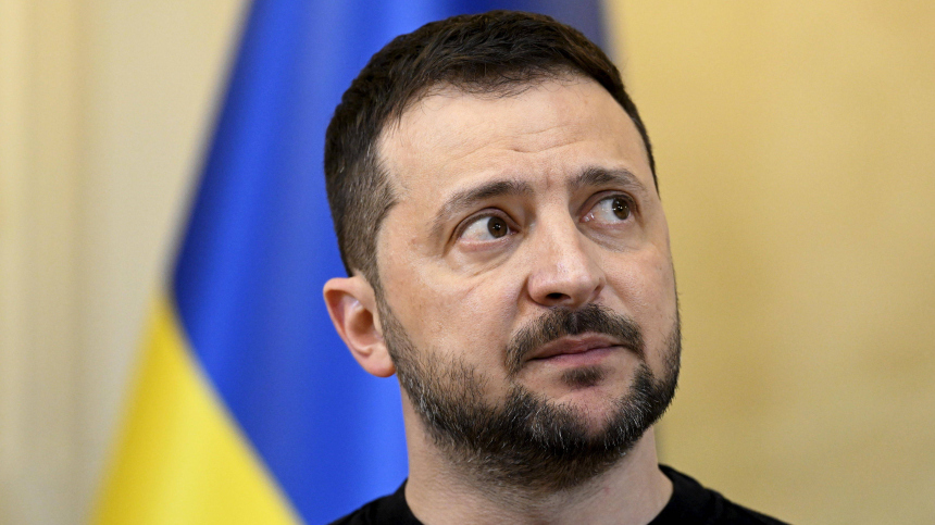 Экс-разведчик Риттер: Украине пора начать молиться о победе российской армии