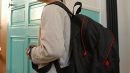 Пятиклассник перепутал время и ушел в школу глубокой ночью в Красноярском крае