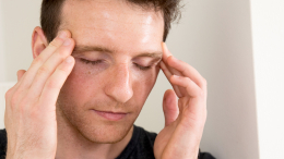 «Характеризуется приступами»: названы основные причины мигрени