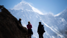Россиянка рухнула в расщелину при восхождении на пик Непала на высоте 6680 метров