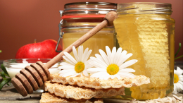 От кашля и больного горла: поможет ли мед при лечении простуды