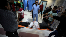 «Была переполнена семьями, которые искали убежища»: последствия удара по больнице в секторе Газа
