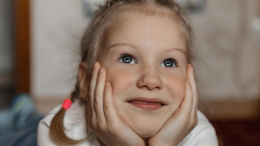 На Пятом канале акция «День добрых дел» для шестилетней Лизы из Петербурга