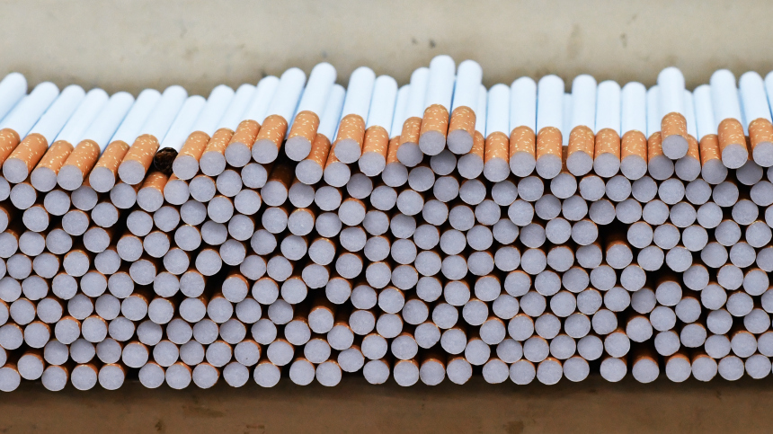 В России ввели штрафы за перевозку больше одного блока немаркированных сигарет