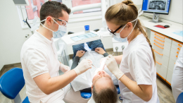 Цены ударили по зубам: почему в стоматологиях дорожают услуги