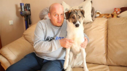 «Назло мне»: любимого пса покойного Гришечкина забирали из квартиры с полицией